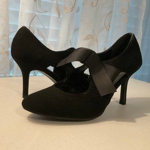 Impo black suede pumps with ribbon